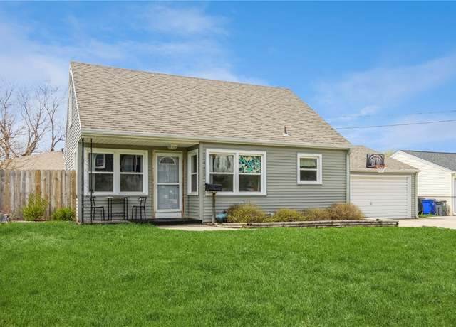 Property at 1427 Daniels St St, Cedar Rapids, IA 52402, 4 beds, 2 baths