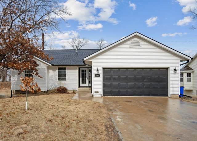 Property at 240 Valleyview Dr, Marion, IA 52302, 4 beds, 3 baths