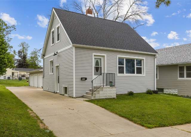 Property at 803 17th St SW, Cedar Rapids, IA 52404, 3 beds, 1.5 baths