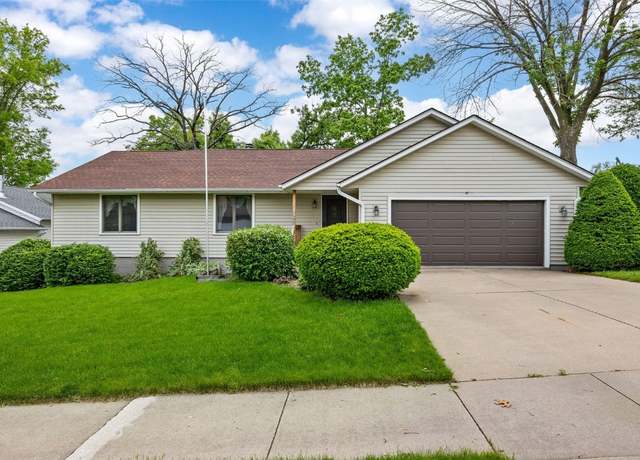 Property at 1042 Arthur Dr NW, Cedar Rapids, IA 52405, 3 beds, 2 baths