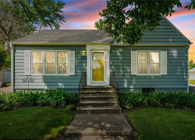 Property at 1200 34th St NE, Cedar Rapids, IA 52402, 3 beds, 1 bath