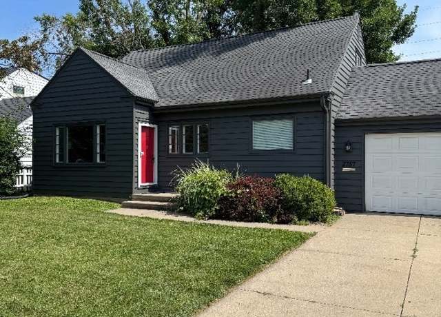Property at 2757 Franklin Ave NE, Cedar Rapids, IA 52402, 3 beds, 2 baths