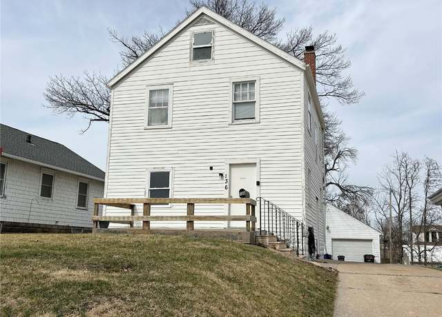 Property at 136 33rd Street Dr SE, Cedar Rapids, IA 52403, 4 beds, 2 baths