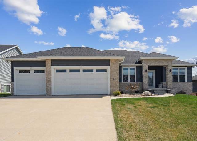 Property at 2925 Diamondback Rd, Hiawatha, IA 52233, 5 beds, 3.5 baths
