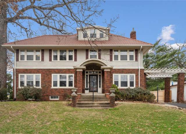Property at 2325 Grande Ave SE, Cedar Rapids, IA 52403, 4 beds, 4 baths