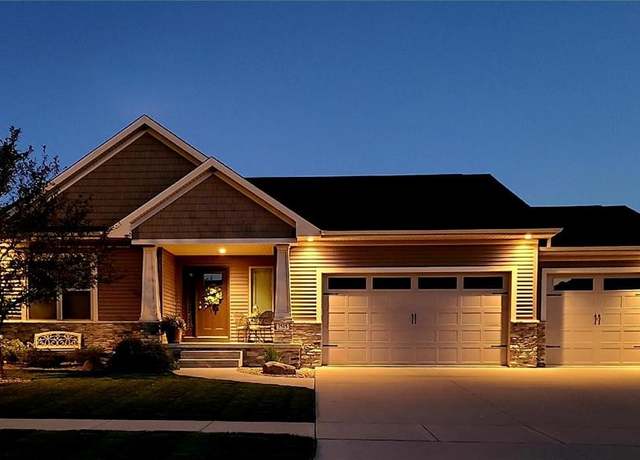 Property at 3515 Fitzroy Rd, Hiawatha, IA 52233, 4 beds, 3 baths