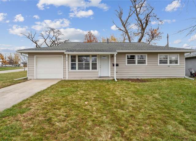 Property at 249 Jacolyn Dr NW, Cedar Rapids, IA 52405, 3 beds, 1.5 baths