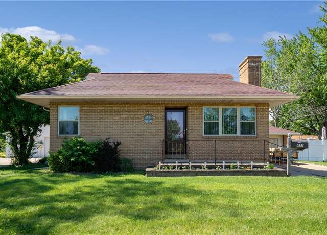 Property at 431 37th St NE, Cedar Rapids, IA 52402, 2 beds, 2 baths