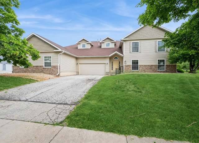 Property at 4405 Westchester Dr Unit B, Cedar Rapids, IA 52402, 2 beds, 2 baths
