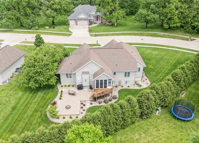 Property at 345 Oak Park Dr, Robins, IA 52328, 4 beds, 3 baths