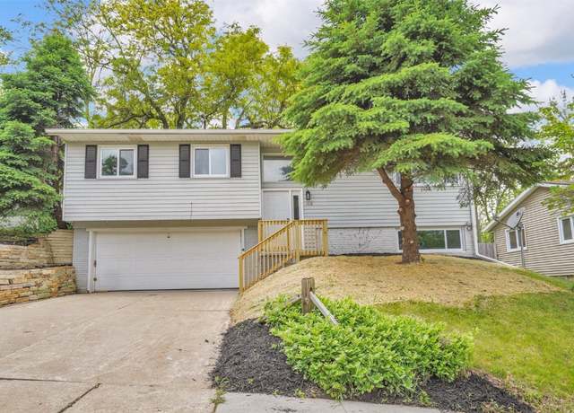Property at 1418 26th St NW, Cedar Rapids, IA 52405, 3 beds, 3 baths