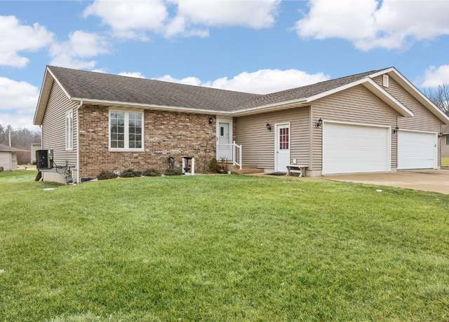 Property at 835 E Liberty St, Anamosa, IA 52205, 3 beds, 2 baths