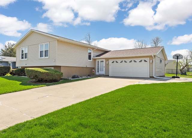 Property at 2235 Clark Ave Ave, Marion, IA 52302, 4 beds, 2.5 baths