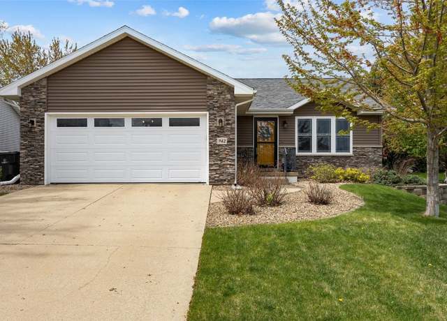 Property at 942 71st St NE, Cedar Rapids, IA 52402, 3 beds, 3 baths