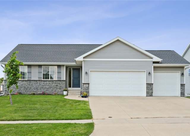 Property at 820 Oak Park Circle Cir, Marion, IA 52302, 3 beds, 2 baths