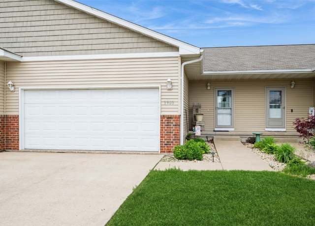 Property at 3900 Lakeview Dr SW, Cedar Rapids, IA 52404, 2 beds, 2 baths