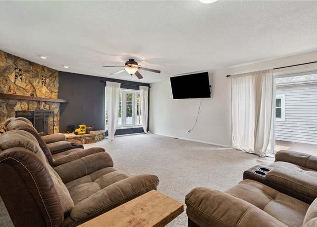 Property at 3642 Redbud Rd NE, Cedar Rapids, IA 52402, 4 beds, 2 baths