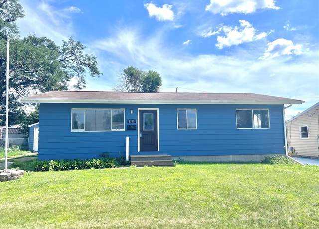 Property at 1705 NE Texas Ave, Cedar Rapids, IA 52402, 3 beds, 1 bath