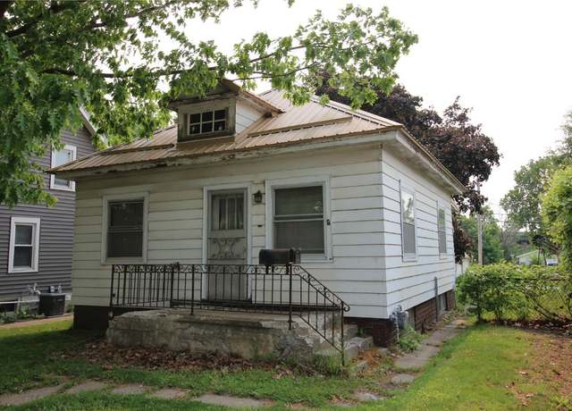 Property at 819 Center Point Rd NE, Cedar Rapids, IA 52402, 2 beds, 1 bath