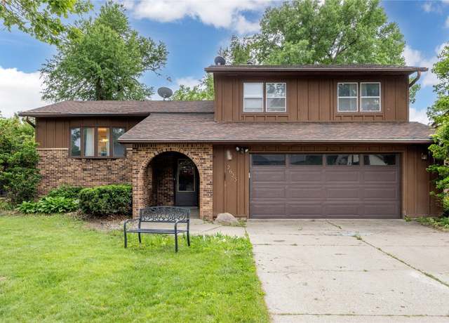 Property at 2623 Iris Ave NW, Cedar Rapids, IA 52405, 4 beds, 2.5 baths