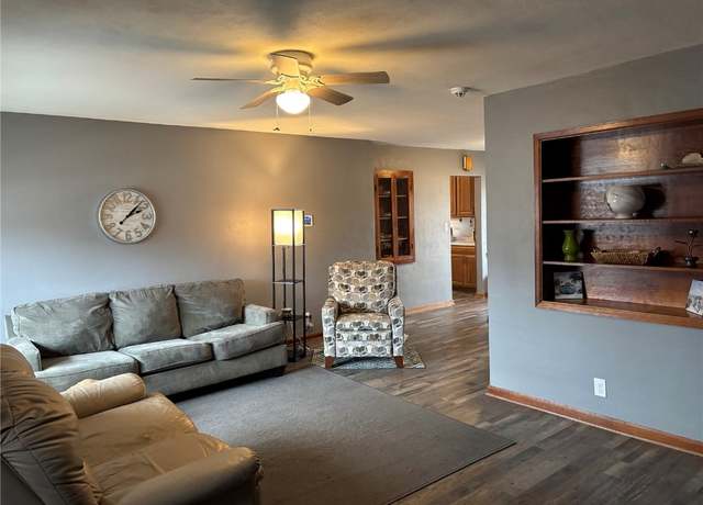 Property at 1160 11th St St, Marion, IA 52302, 3 beds, 1.5 baths