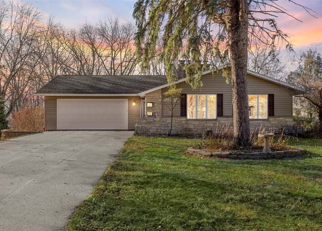 Property at 2131 Lakeview Ridge Dr NE, Solon, IA 52333, 3 beds, 2 baths