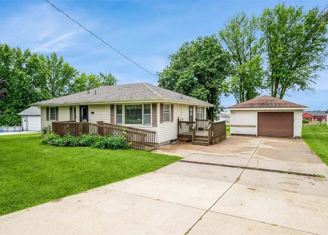 Property at 819 Valley St, Center Point, IA 52213, 3 beds, 1 bath