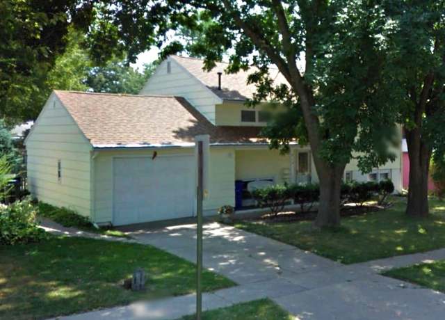 Property at 215 Auburn Dr. Dr SW, Cedar Rapids, IA 52404, 5 beds, 2 baths