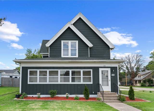 Property at 101 2nd Ave, Newhall, IA 52315, 4 beds, 2 baths