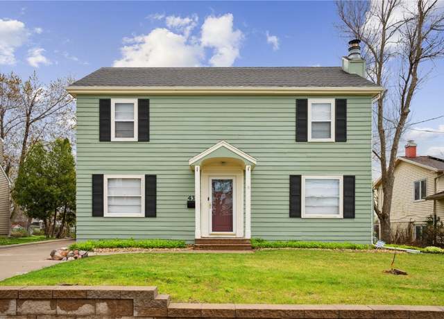 Property at 432 Memorial Dr SE, Cedar Rapids, IA 52403, 3 beds, 2.5 baths