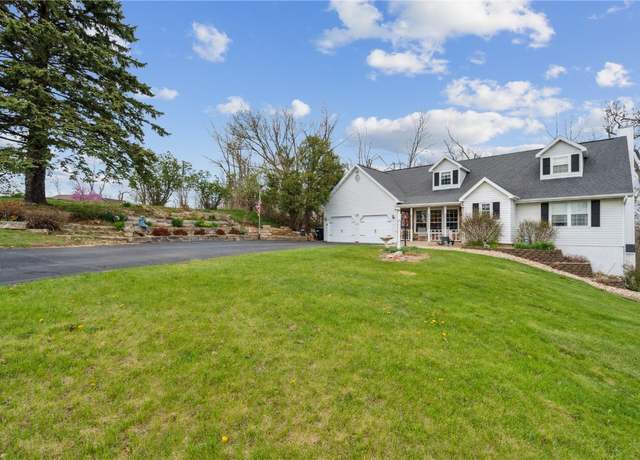 Property at 1621 Timberland Ct NW, Cedar Rapids, IA 52405, 3 beds, 2.5 baths