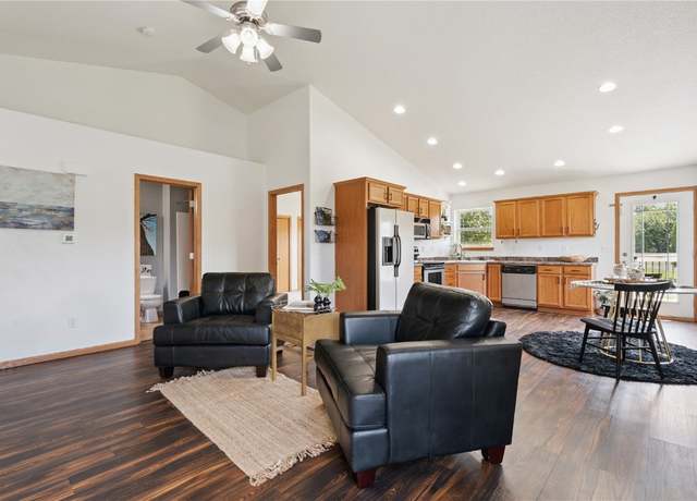 Property at 1562 Hunters Creek Way, Marion, IA 52302, 3 beds, 3 baths