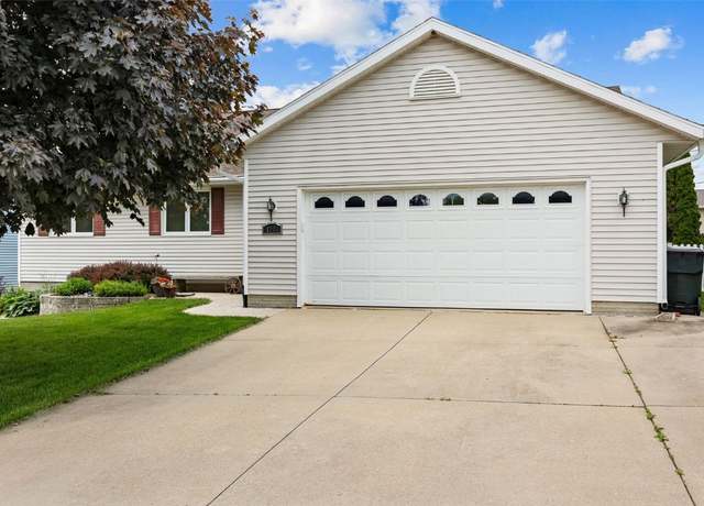 Property at 1724 Hamer Dr NW, Cedar Rapids, IA 52405, 3 beds, 3 baths
