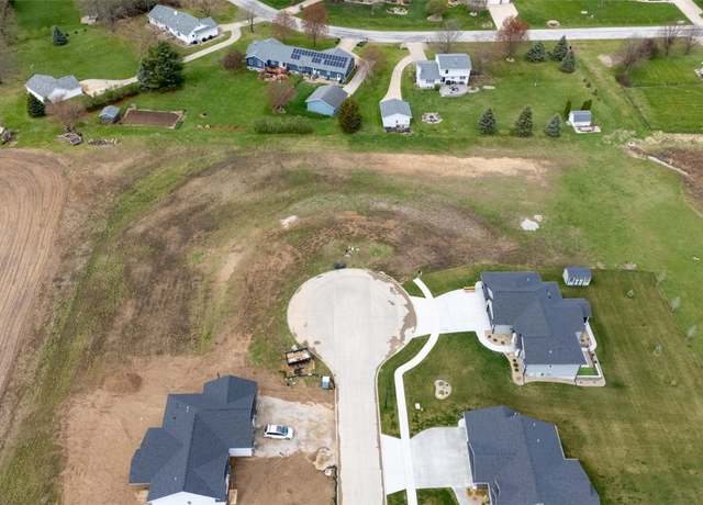 Property at 3015 Prairielight Ct, Hiawatha, IA 52233