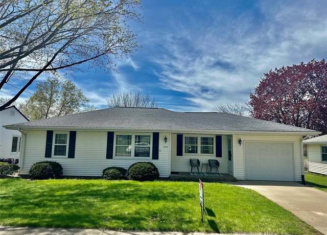 Property at 1339 Summit St, Center Point, IA 52213, 3 beds, 1.5 baths