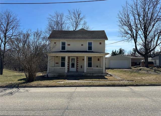 Property at 105 W 5th St, Anamosa, IA 52205, 3 beds, 1 bath