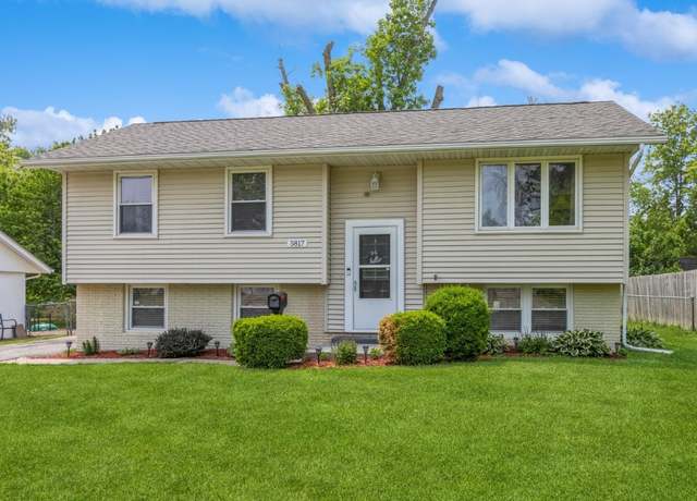 Property at 5817 Underwood Ave SW, Cedar Rapids, IA 52404, 4 beds, 1.5 baths