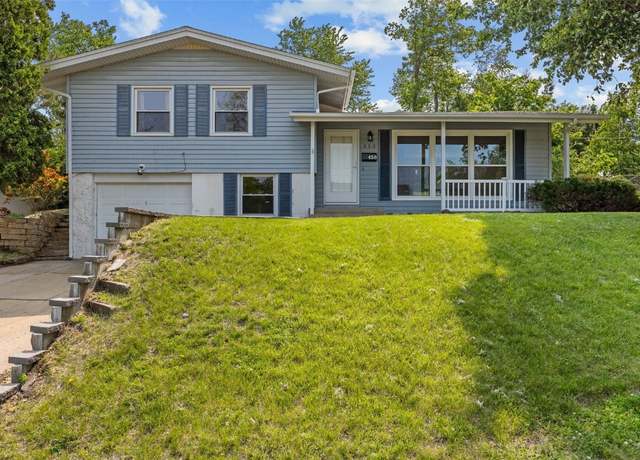 Property at 430 Red Fox Rd SE, Cedar Rapids, IA 52403, 3 beds, 1.5 baths