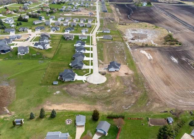Property at 3012 Prairielight Ct, Hiawatha, IA 52233