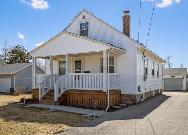 Property at 1939 Johnson Ave, Cedar Rapids, IA 52405, 3 beds, 1 bath