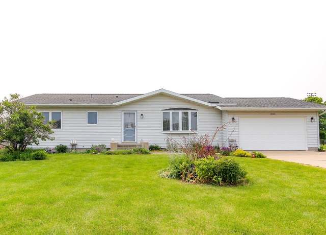 Property at 1805 S 1st Ave, Vinton, IA 52349, 2 beds, 2.5 baths