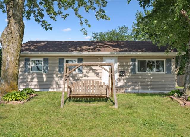 Property at 108 Atwood Dr SW, Cedar Rapids, IA 52404, 5 beds, 2.5 baths
