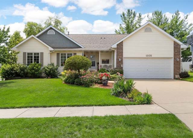 Property at 1205 Waldenwood Ln NE, Cedar Rapids, IA 52402, 3 beds, 3 baths
