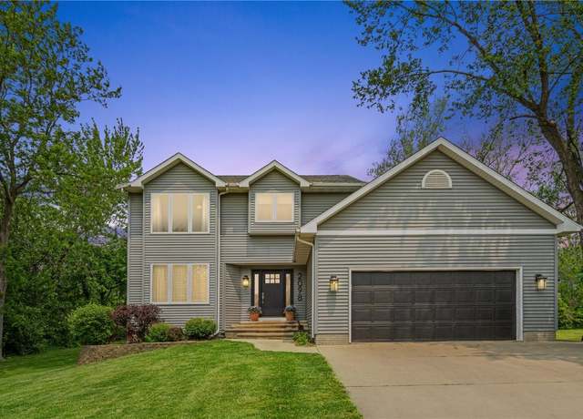 Property at 2098 Litchfield Dr, Hiawatha, IA 52233, 5 beds, 3.5 baths