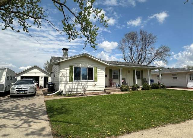 Property at 1600 Highview Dr, Marion, IA 52302, 4 beds, 2 baths