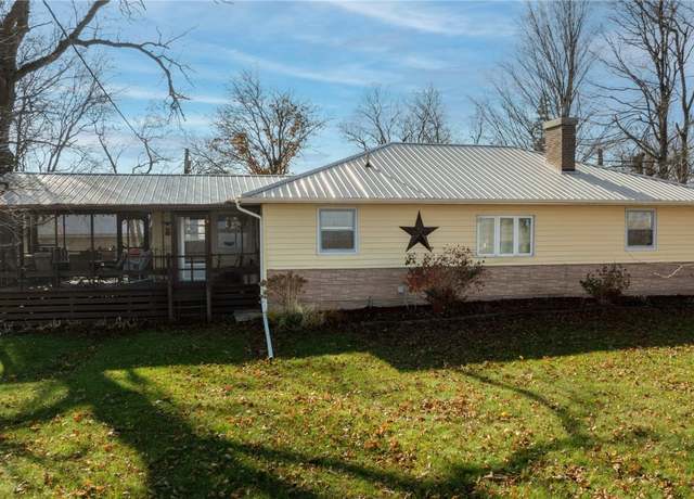 Property at 2482 65th St, Vinton, IA 52349, 3 beds, 2.5 baths