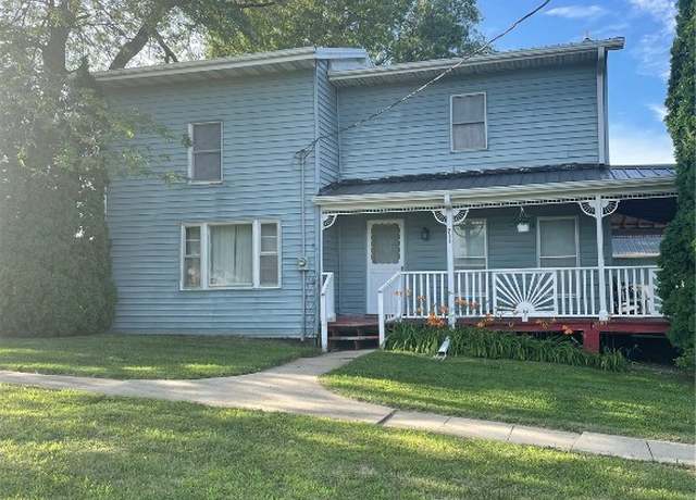 Property at 711 E Des Moines St, Brooklyn, IA 52211, 3 beds, 2.5 baths