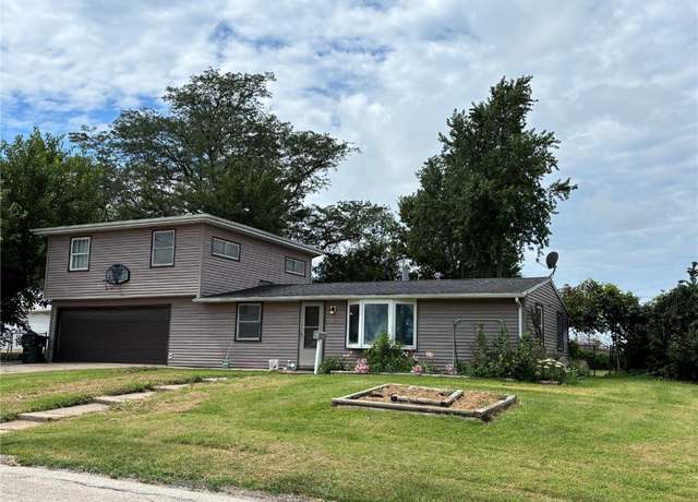 Property at 5600 Klinger St SW, Cedar Rapids, IA 52404, 4 beds, 2 baths