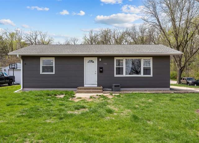 Property at 1732 9th St NW, Cedar Rapids, IA 52405, 3 beds, 1.5 baths