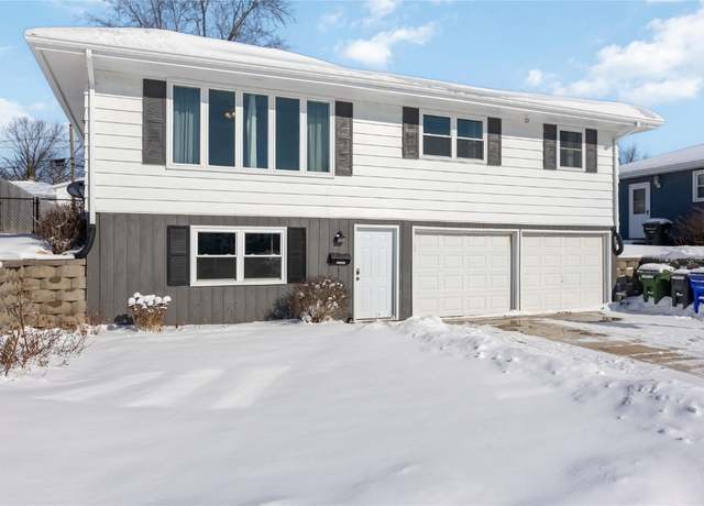 Property at 3300 Iris Ave NW, Cedar Rapids, IA 52405, 3 beds, 2 baths